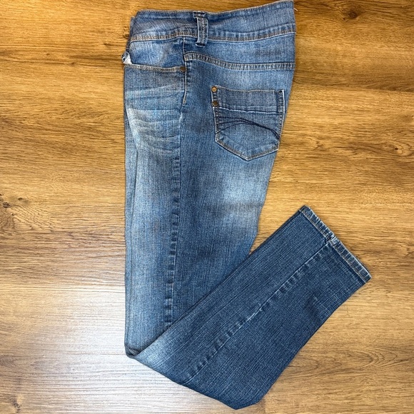 Decree Skinny Juniors 11 Low Waist Whisker Faded Stretch Denim Jeans - Picture 3 of 9